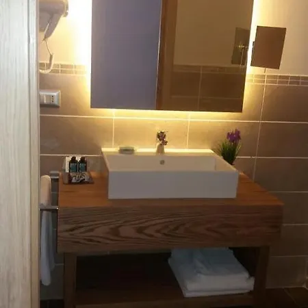 לינה וארוחת בוקר La Maison D'art 3*