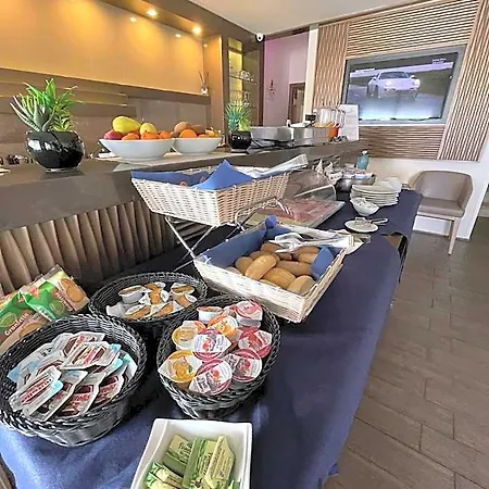 La Maison D'art Bed & Breakfast 3*